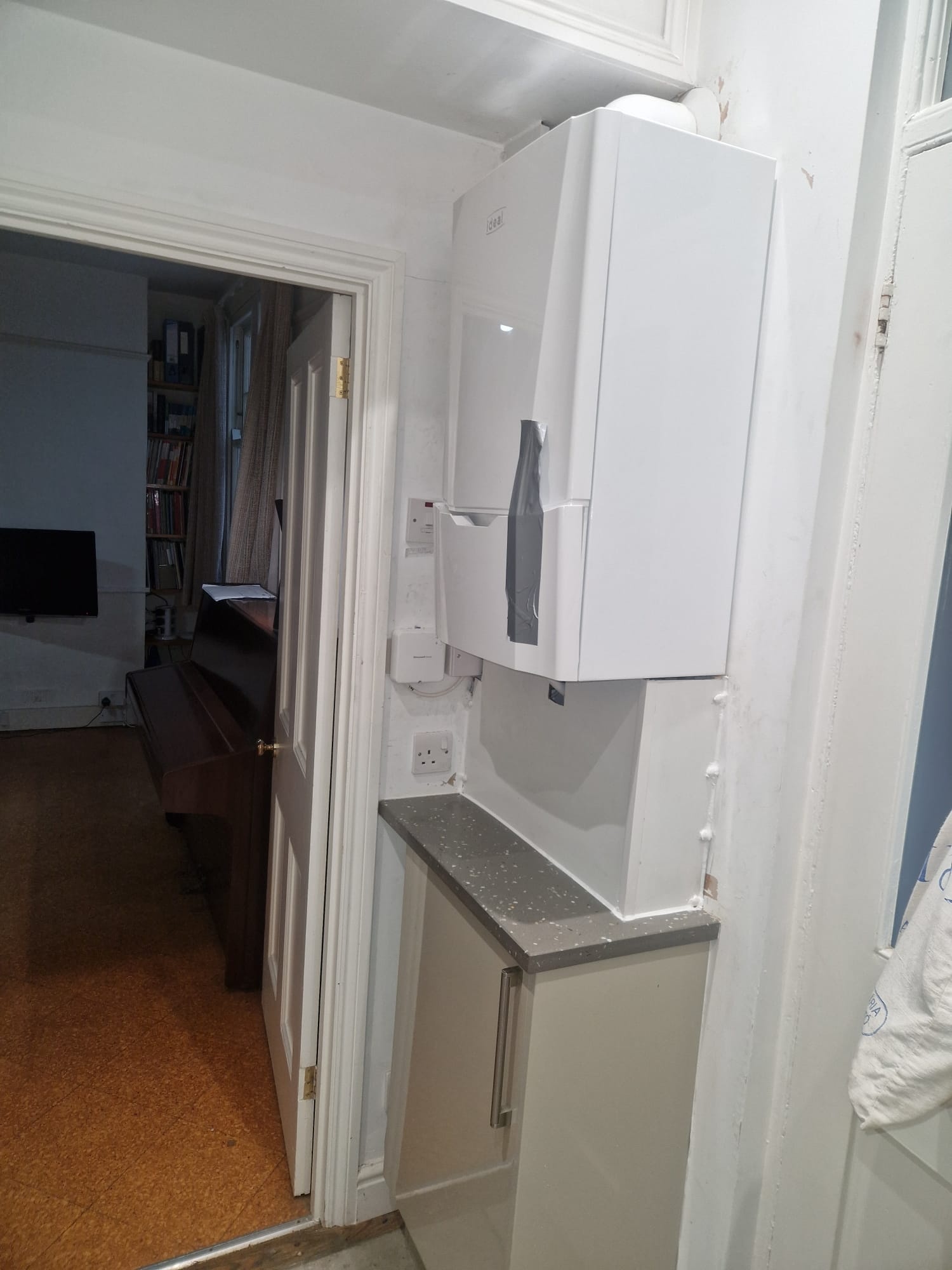 Ideal boiler installation above a kitchen counter in Greenwich, SE10, by Gas Safe engineers.